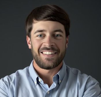 Portrait of Matt Crowe, Real Estate Advisor.